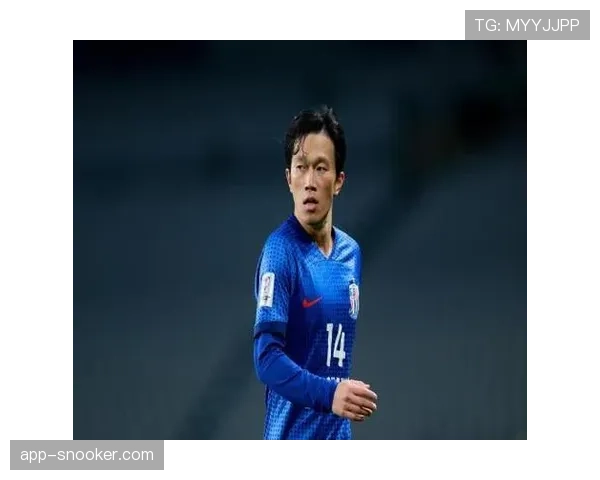 【2026年4月中超联赛·人物·特写特写：谢鹏飞任意球破门后，手指天空告慰逝去的启蒙恩师